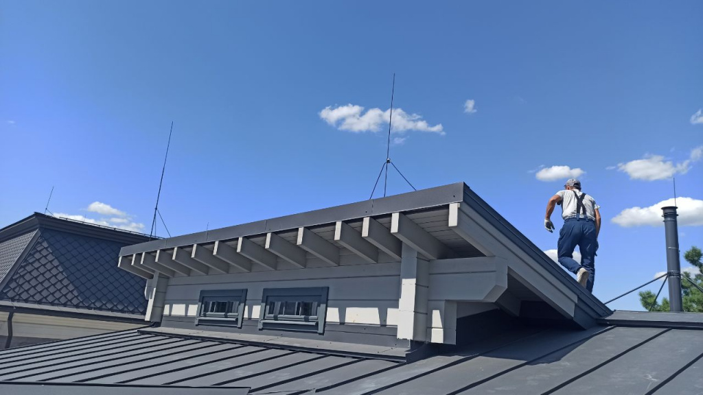 Молниеприемные стержни на крыше